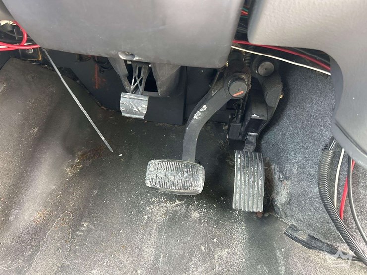 2016-freightliner-b2-image-38