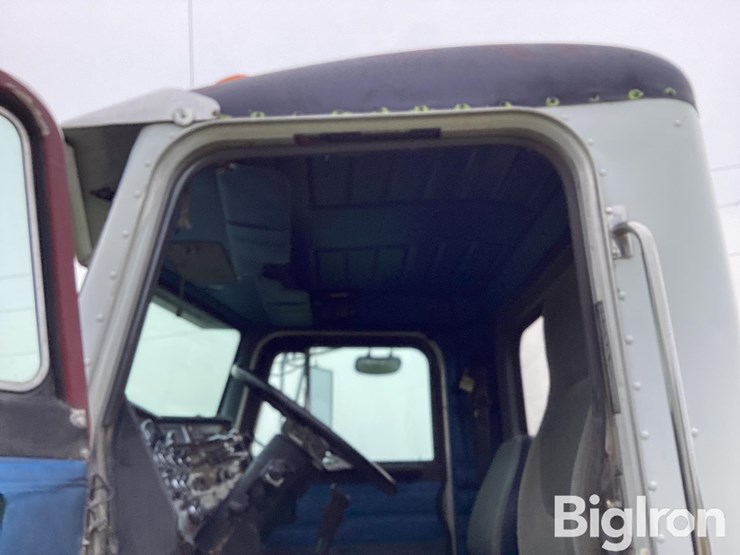 1997-peterbilt-379-image-17