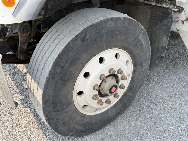 2004-international-5500i-t/a-truck-tractor-image-13