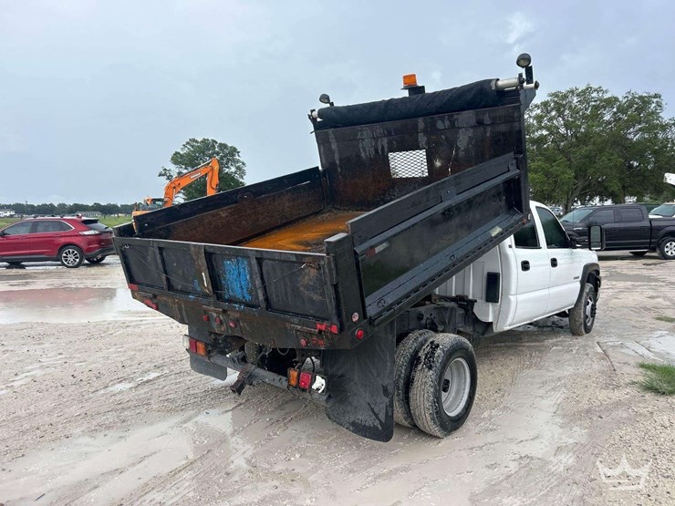 2003-chevrolet-silverado-3500-image-2