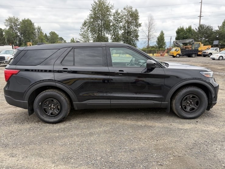 2020-ford-explorer-image-3