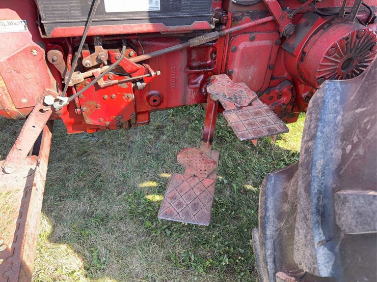 farmall-806-diesel-image-45