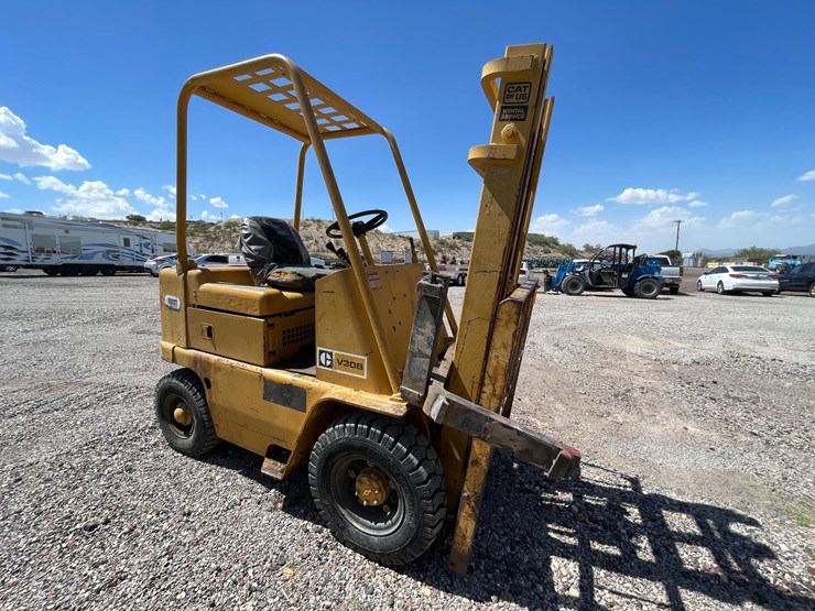 #2001-•-v30b-forklift-image-7