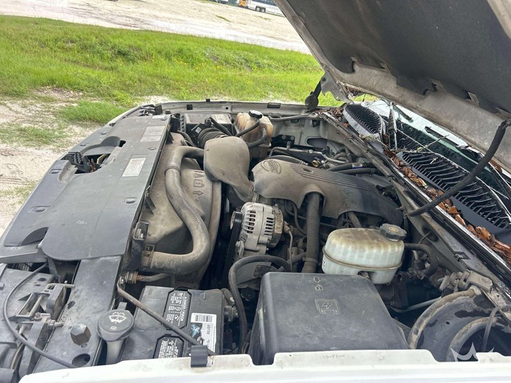 2003-chevrolet-silverado-3500-image-10