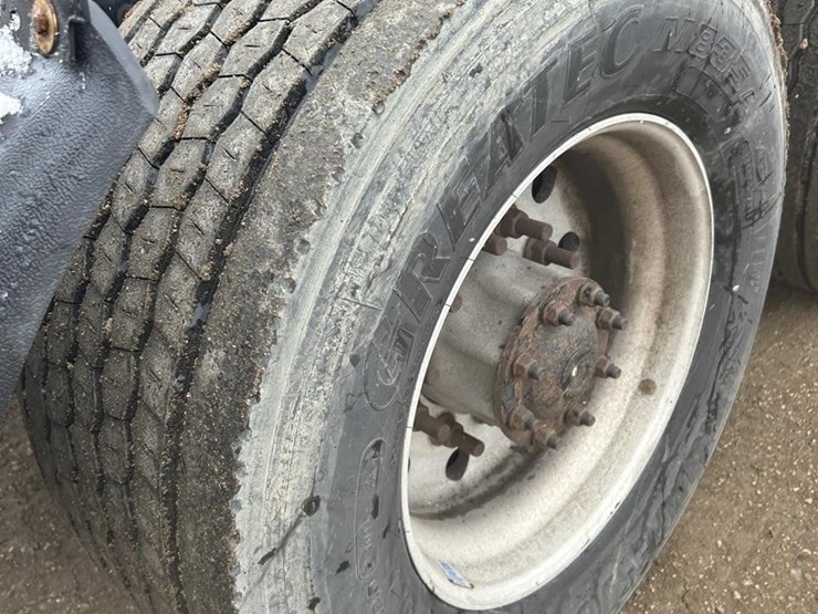 2015-volvo-vnm62t630-image-42