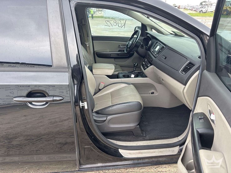 2017-kia-sedona-image-22