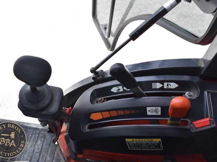 2013-kubota-b3000hsd-image-41