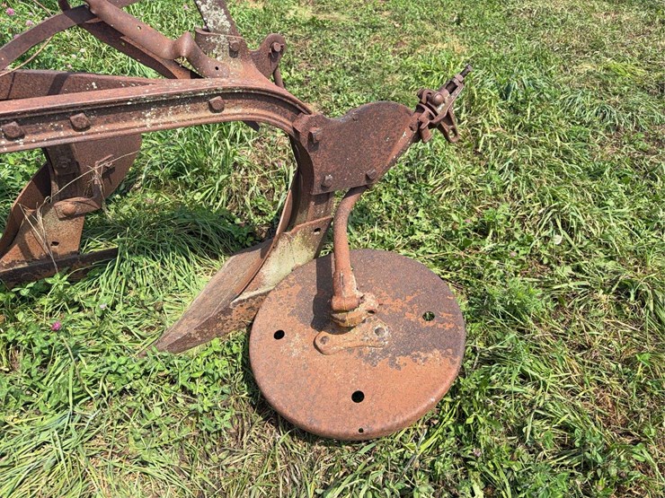 international-harvester-two-bottom-pull-type-moldboard-plow-image-12