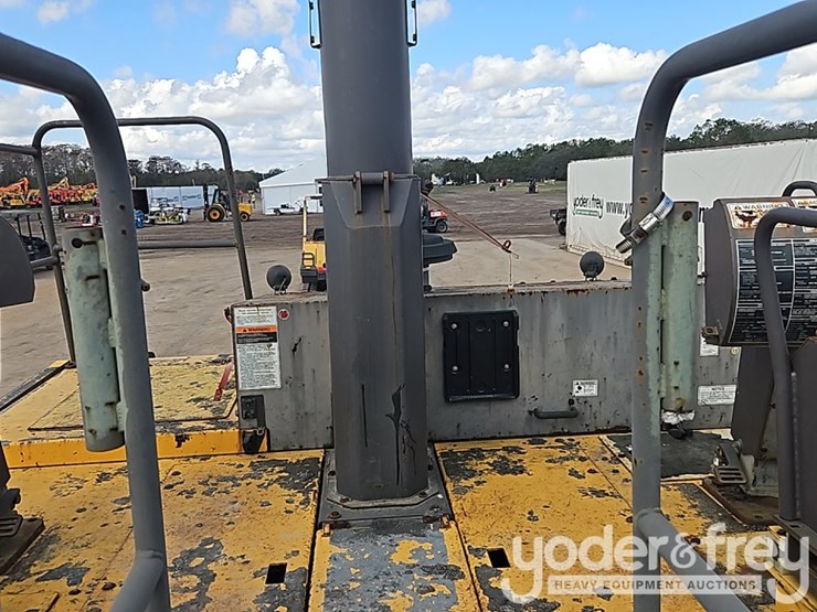 2009-volvo-pf6110-image-34