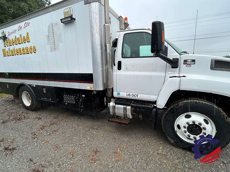 2005-chevrolet-c7500-fuel-&-lube-truck-image-6