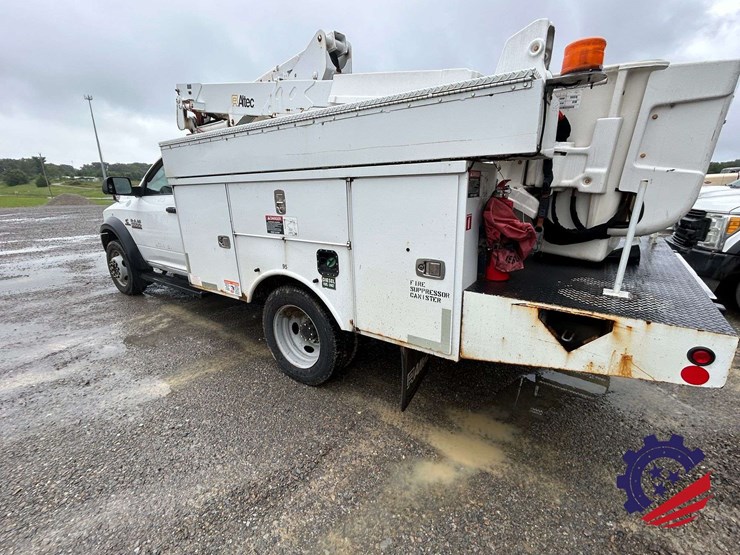 2016-ram-5500-bucket-truck-image-3