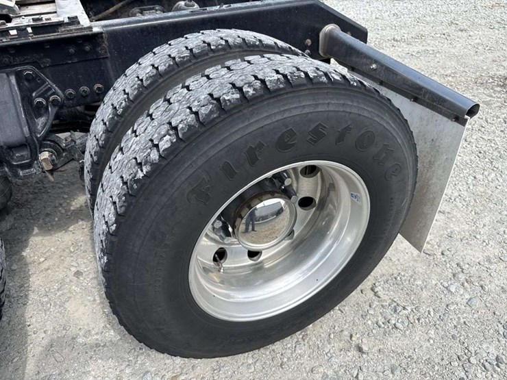 2014-kenworth-t680-image-12