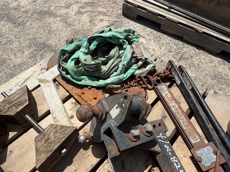 #1613-•-pallet-of-misc-items,-hitch-with-camper-sway-kit-image-5