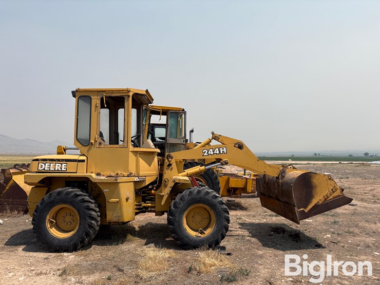 1997-deere-244h-image-4