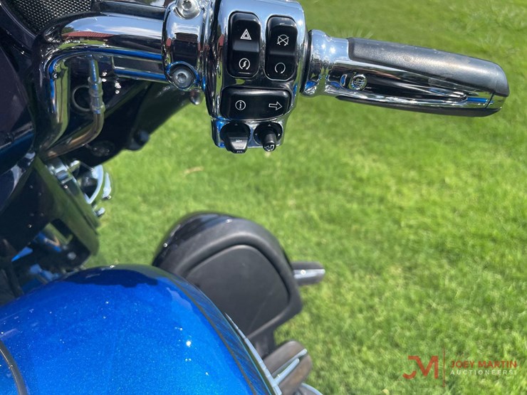 2014-harley-davidson-cvo-limited-mt.-rushmore-project-image-22
