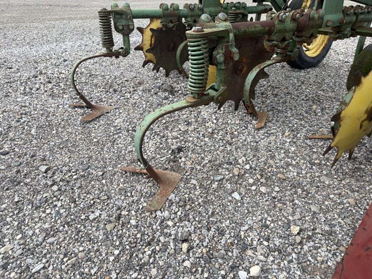 john-deere-16-image-16