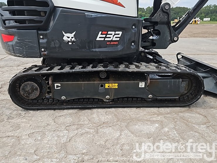 2022-bobcat-e32i-image-8