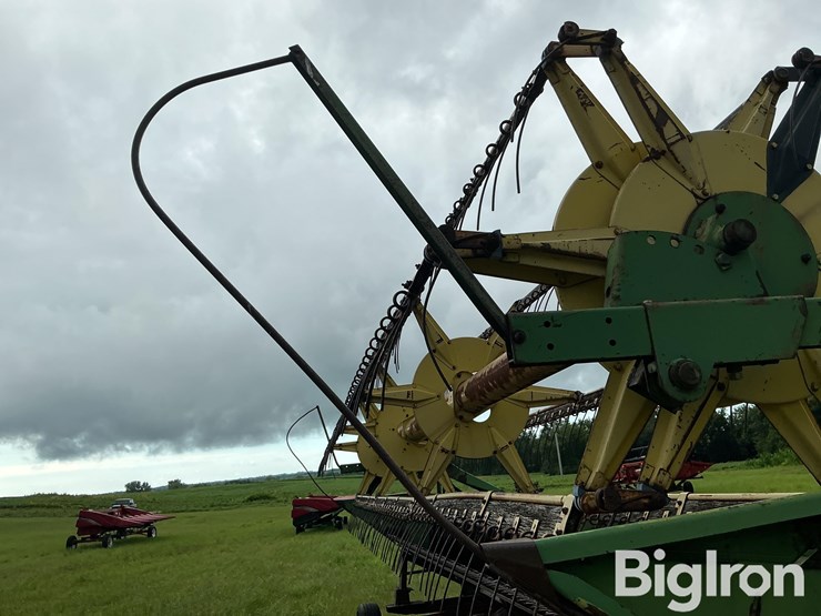 john-deere-220-image-14