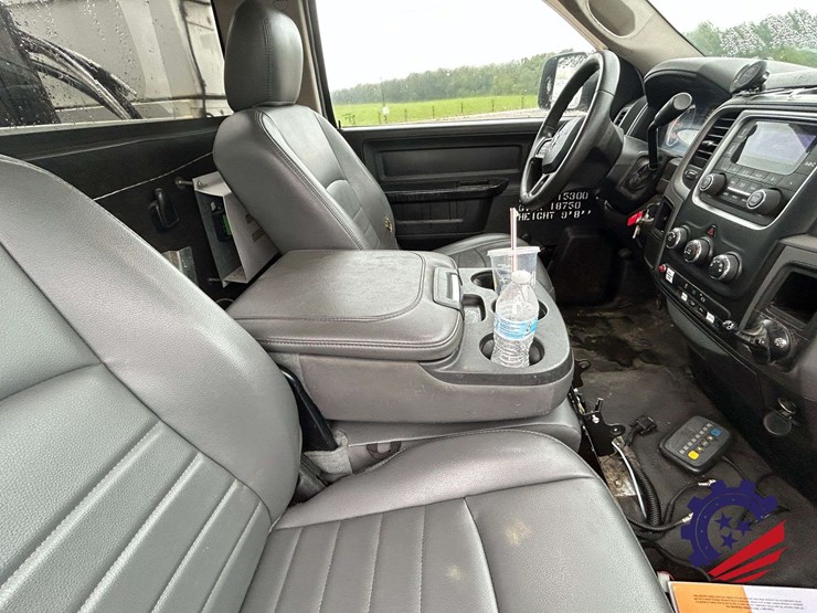 2016-ram-5500-bucket-truck-image-20
