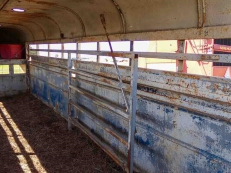 20'x6'-gooseneck-stock-trailer,-covered-image-9