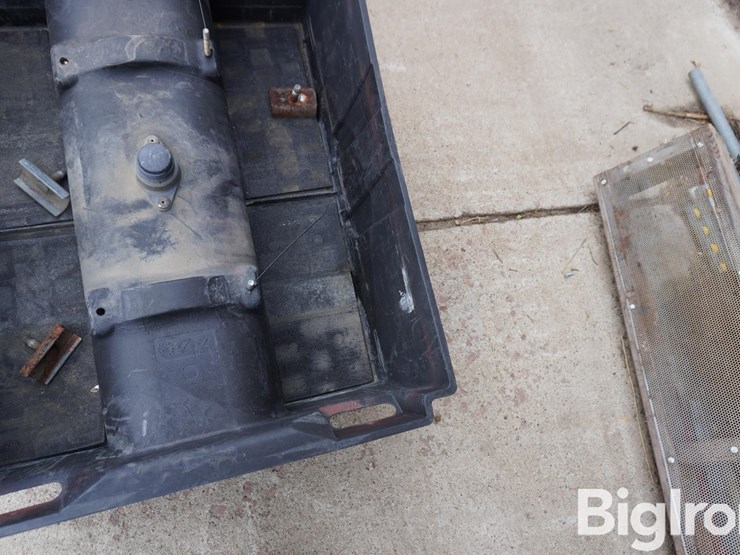 freightliner-poly-battery-box-image-11