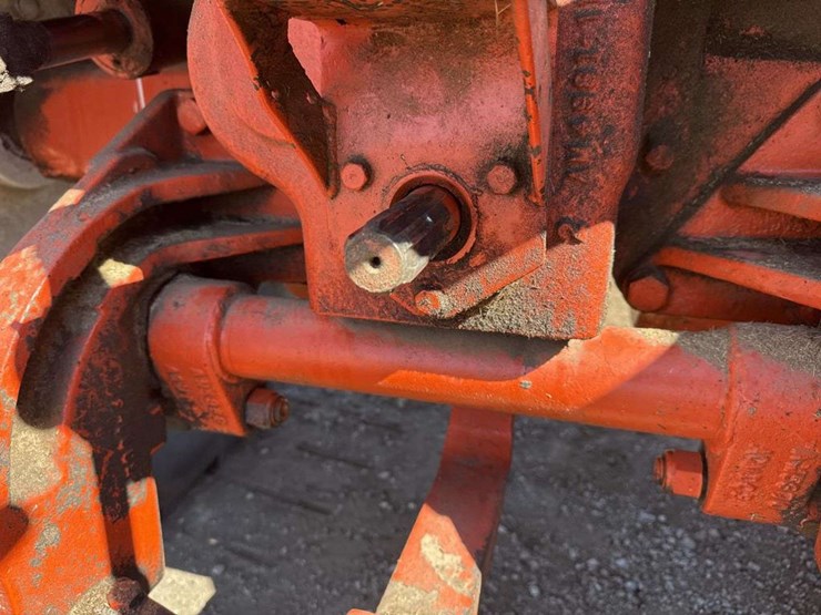 allis-chalmers-one-ninety-xt-diesel-tractor-image-12