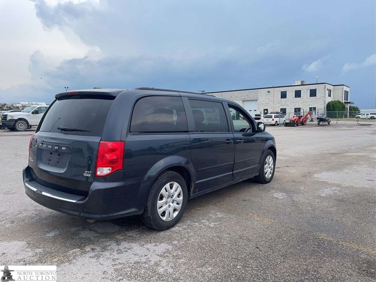 2014-dodge-grand-caravan-sxt-image-5