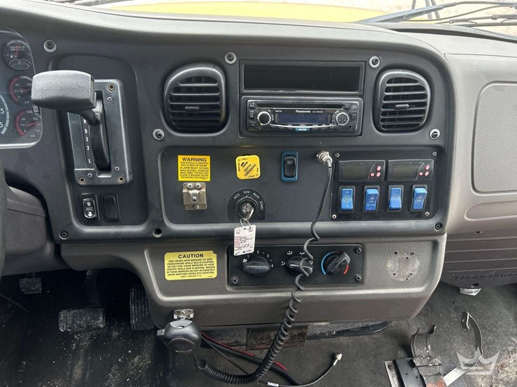 2016-freightliner-b2-image-36