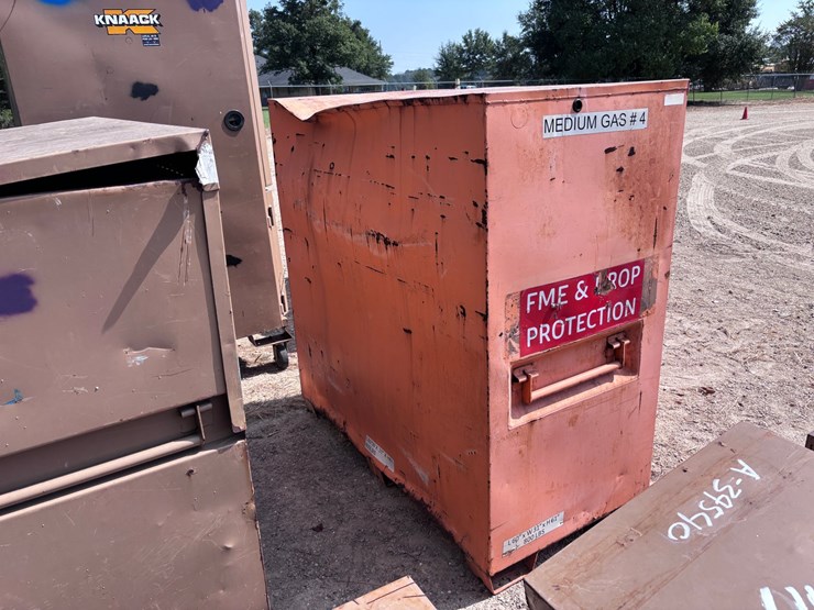 #5107-•-jobsite-toolbox-with-safety-harness-and-lanyards-image-4