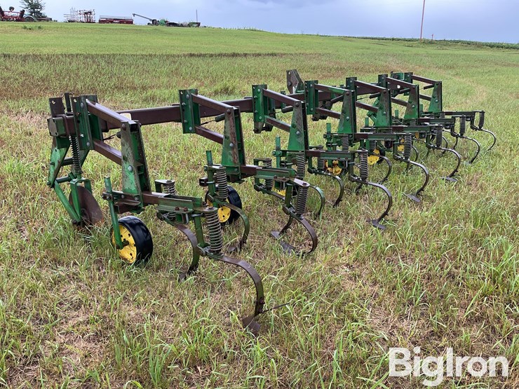 john-deere-825-image-7
