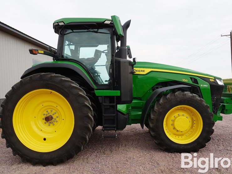 john-deere-8r-250-image-4