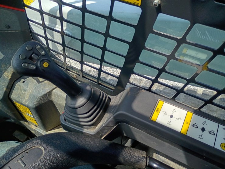 2023-bobcat-t76-image-35