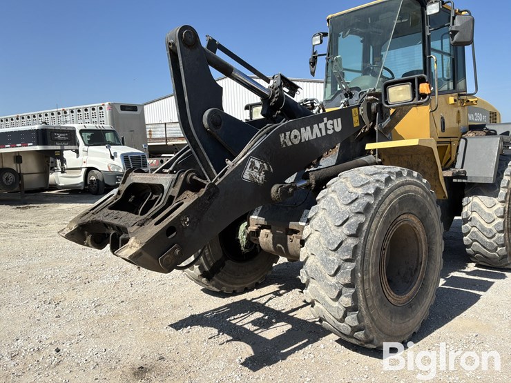 2011-komatsu-wa250pz-6-image-13