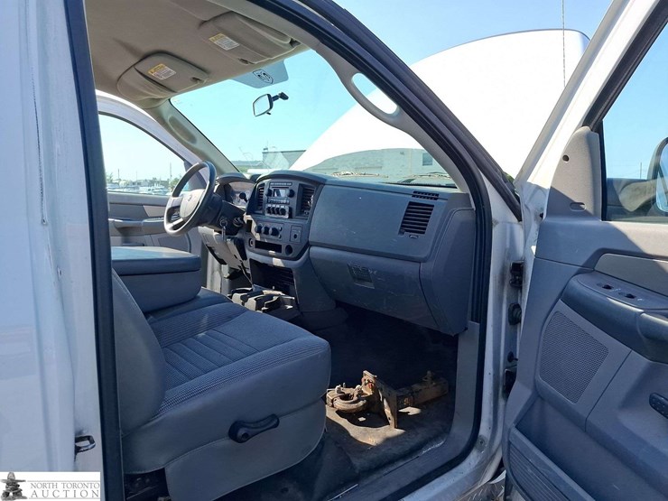 2008-dodge-ram-3500-image-15