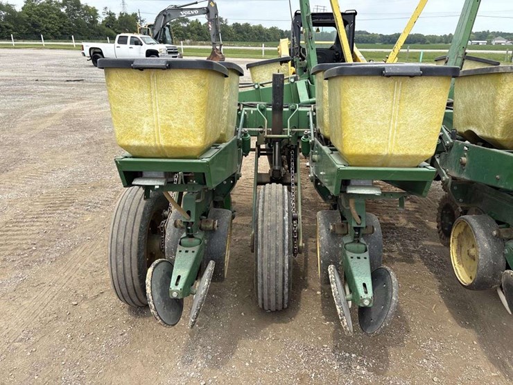 john-deere-8-image-8
