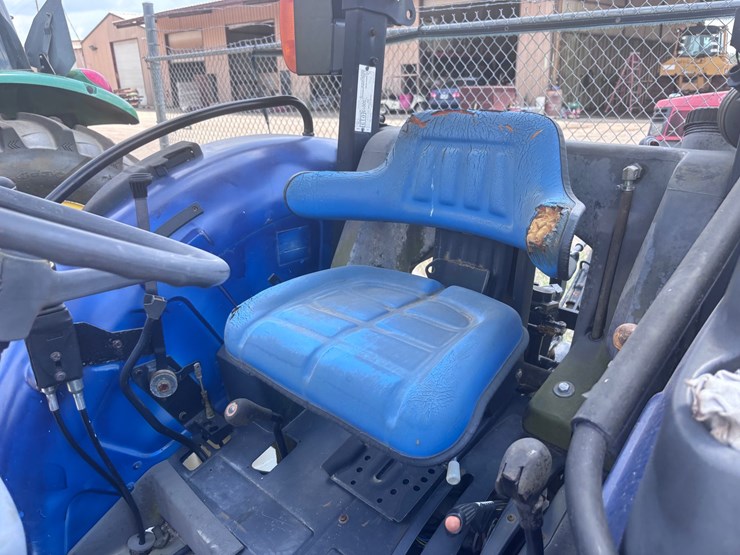 new-holland-tn60a-image-8