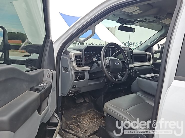 2023-ford-f550-xl-image-21