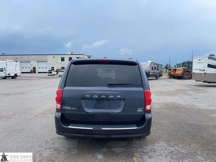 2014-dodge-grand-caravan-sxt-image-6
