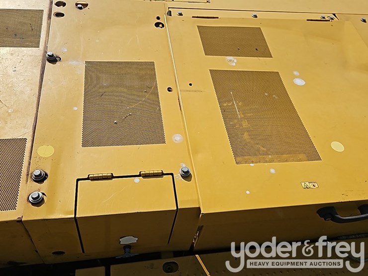 2019-caterpillar-323-image-32