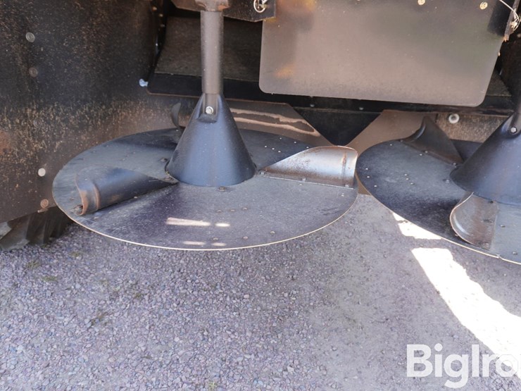 2014-case-ih-5140-image-19