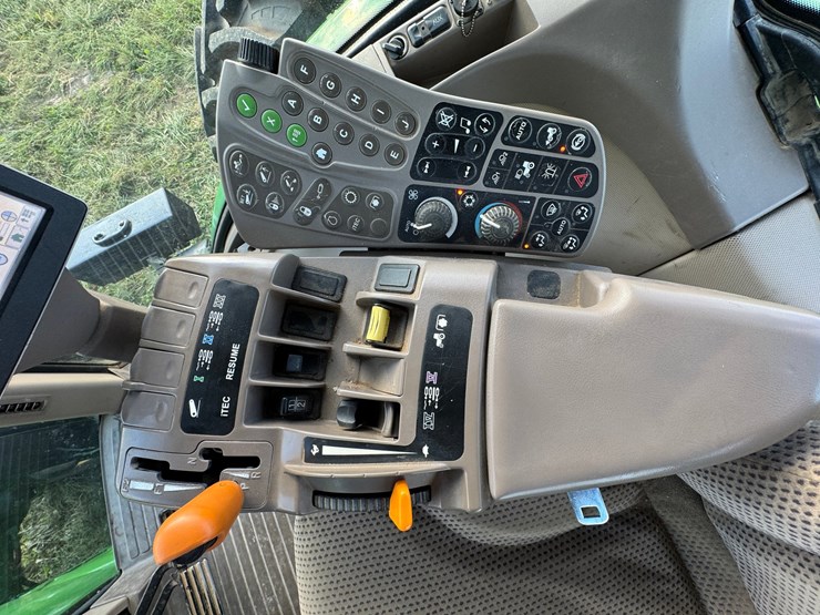 john-deere-8285r-image-41