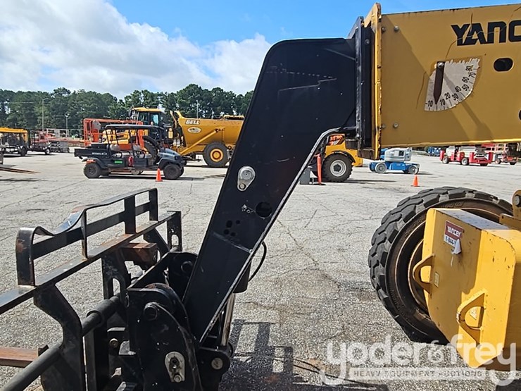 2015-caterpillar-tl943c-image-26