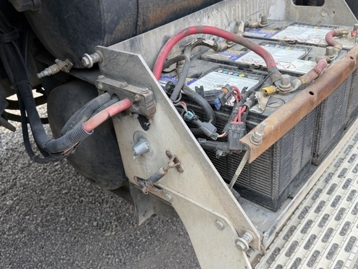 2004-international-5500i-t/a-truck-tractor-image-14