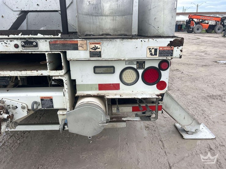 2016-freightliner-m2-106-image-29