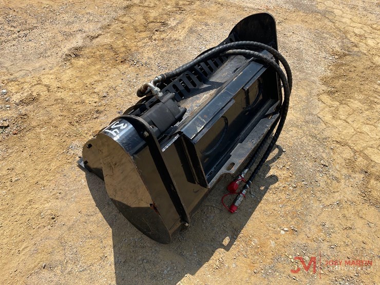 34"-concrete-mixing-bucket-mini-skid-steer-attachment-image-4