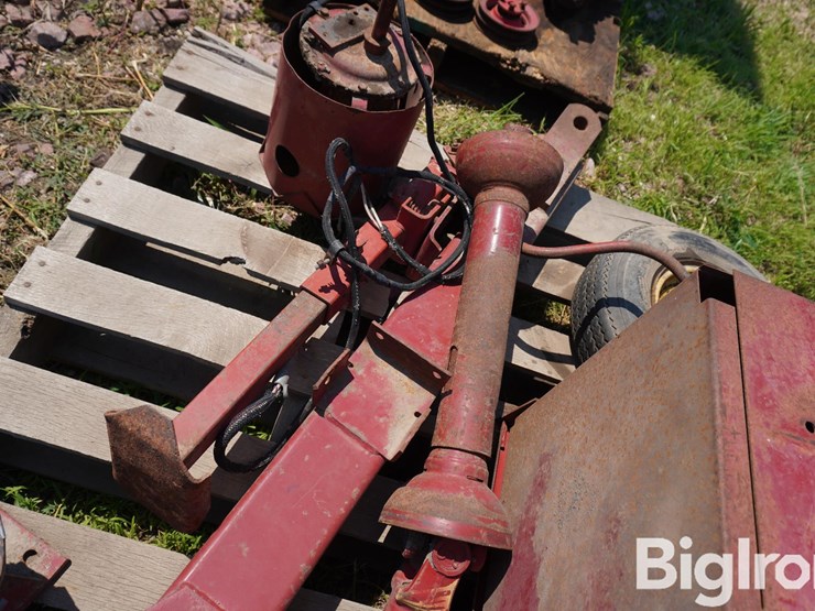 new-holland-845-image-18