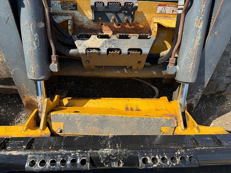 2013-deere-333e-image-10