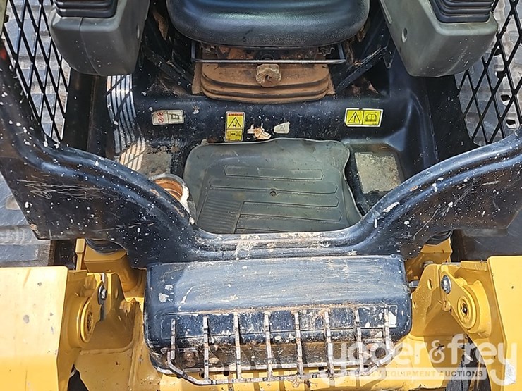 2021-caterpillar-289d3-image-24