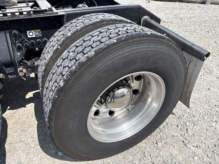2014-kenworth-t680-image-12
