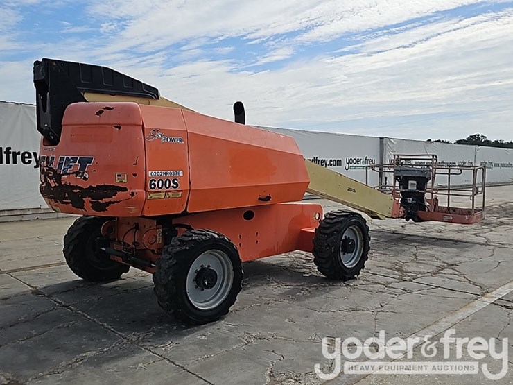 2016-jlg-600s-image-5